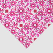 Mandala patroon in schaduwen van roze, maroon tissuepapier (Detail)
