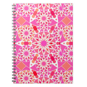 Mandala patroon, schaduwen van roze en koraal notitieboek