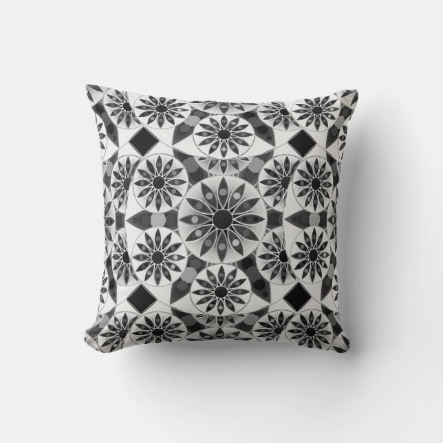 Mandala patroon, zwart, wit en grijs / grijs kussen (Voorkant)