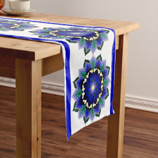 Mandala Pattern 02 in donkerblauw Middelmatige Tab Medium Tafelloper (Voorbeeld)