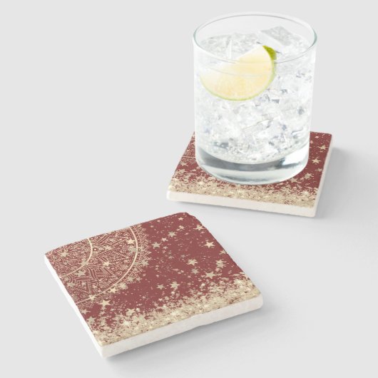 Mandala scannen met gouden sterren op rood stenen onderzetter (Zijkant)