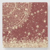 Mandala scannen met gouden sterren op rood stenen onderzetter (Voorkant)