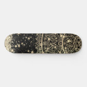 Mandala scannen met gouden sterren op zwart persoonlijk skateboard (Horizontaal)