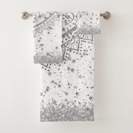 Mandala scannen met zilveren sterren op wit bad handdoek (Insitu)
