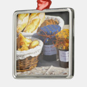 mandje met croissants en chocoladebrood. metalen ornament (Links)