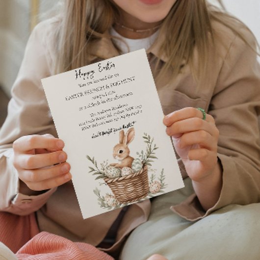 Mandjes met eieren rond oude stoel en Eggs Hunt Kaart