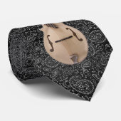 MANDOLIN OP ZWARTE ENGRAVE STROPDAS (Opgerold)