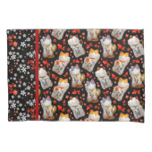 Maneki Neko Japans Waving Lucky Cat met Koi Kussensloop (Voorkant-Links)