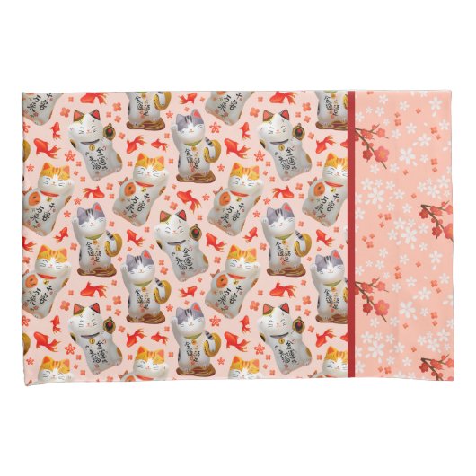 Maneki Neko Japans Waving Lucky Cat met Koi Kussensloop (Voorkant-Rechts)