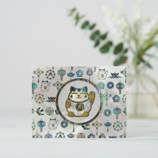 Maneki Neko Lucky cat op parels en op zeeoren Briefkaart (Staand voorkant)