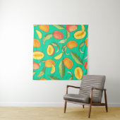 Mango Medley: Tropisch fruitpatroon Wandkleed (In situ)