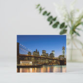 Manhattan and Brooklyn Bridge bij schemering Briefkaart (Staand voorkant)