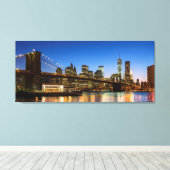 Manhattan and Brooklyn Bridge bij schemering Canvas Afdruk (Insitu (Houten vloer))
