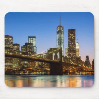 Manhattan and Brooklyn Bridge bij schemering Muismat