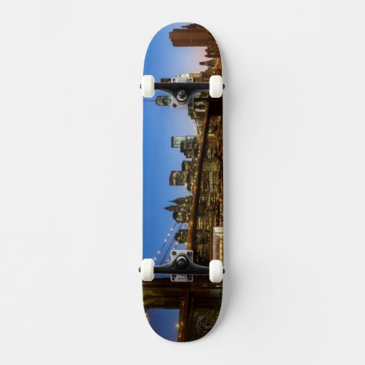Manhattan and Brooklyn Bridge bij schemering Persoonlijk Skateboard (Voorkant)