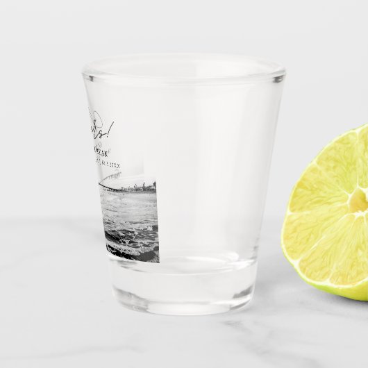 Manhattan Beach Huwelijksgunst Gepersonaliseerde P Shot Glas (Rechts)