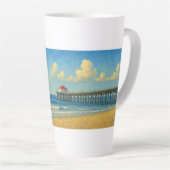Manhattan Beach Pier met rood dak Latte Mok (Rechterhoek)