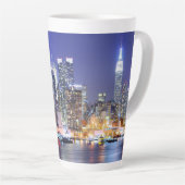 Manhattan bij nacht latte mok (Rechterhoek)