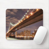 Manhattan Bridge en Manhattan Skyline 's nachts Muismat (Met muis)