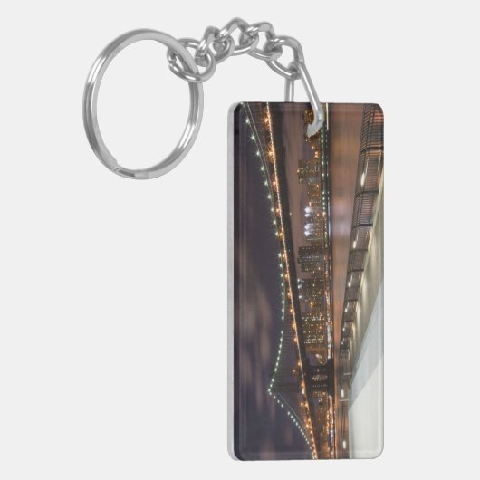 Manhattan Bridge en NYC Skyline Sleutelhanger (Voorkant Links)