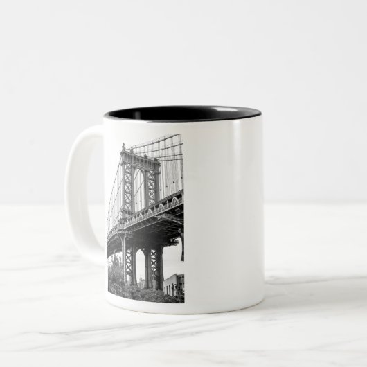 Manhattan Bridge in zwart-wit Tweekleurige Koffiemok (Voorkant links)