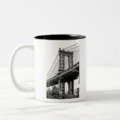 Manhattan Bridge in zwart-wit Tweekleurige Koffiemok (Links)