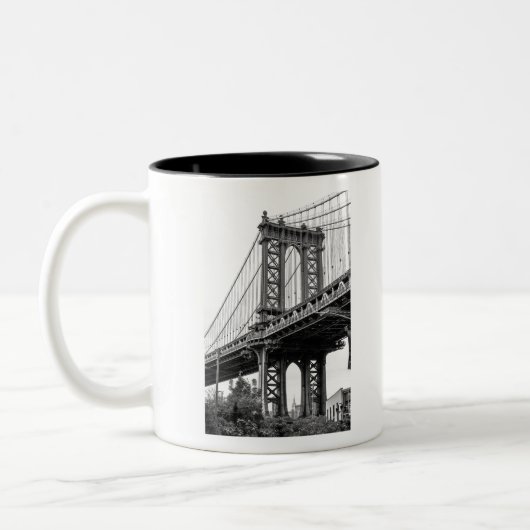 Manhattan Bridge in zwart-wit Tweekleurige Koffiemok (Links)