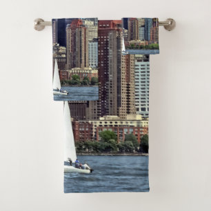 Manhattan NY - Zeilboot door Manhattan Skyline Bad Handdoek
