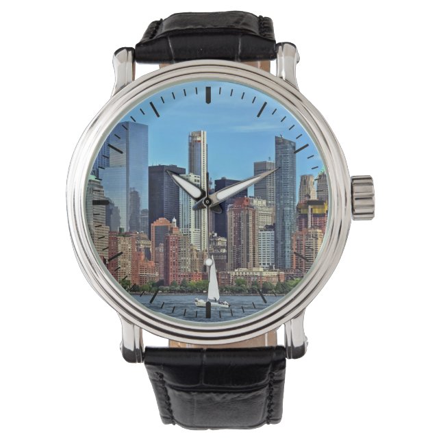 Manhattan NY - Zeilboot door Manhattan Skyline Horloge (Voorkant)