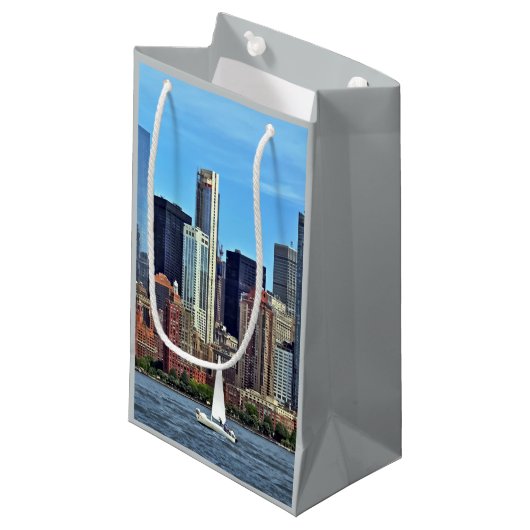Manhattan NY - Zeilboot door Manhattan Skyline Klein Cadeauzakje (Voorkant Gekanteld)