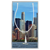 Manhattan NY - Zeilboot door Manhattan Skyline Klein Cadeauzakje (Voorkant)