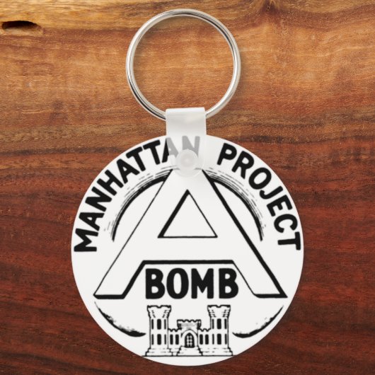Manhattan Project Badge Sleutelhanger (Achterkant)