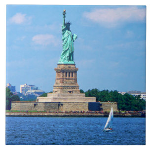 Manhattan - Sailboat by Statue of Liberty Tegeltje
