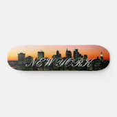 Manhattan Skyline bij Twilight, afbeelding New Yor Skateboard (Horizontaal)