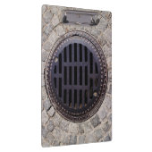 Manhole-afdekking en kasseienweg klembord (Rechts)