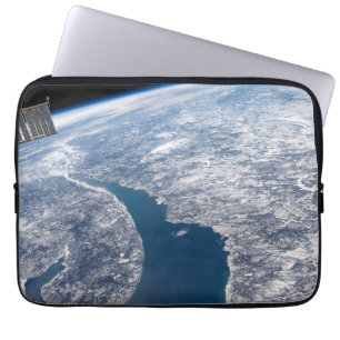 Manicouagan krater en de St. Lawrence rivier Laptop Sleeve