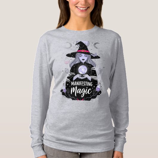 Manifesting Magic Witch Halloween T-Shirt (Voorkant)