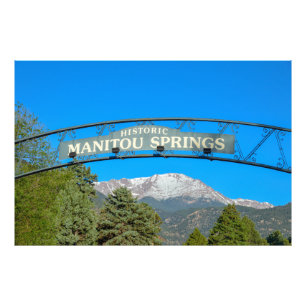 Manitou Springs Sign Framing Pikes Peak, Colorado Foto Afdruk