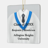 Mannelijke Afstudeerder Gown Wit en Blauw Ornament (Links)