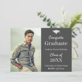 Mannelijke afstudeerfoto-aankondiging en feestje aankondiging (Staand voorkant)