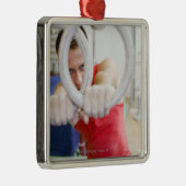 Mannelijke gymnast op ringen metalen ornament (Rechts)