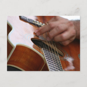 mannelijke handjekker op akoestische gitaar briefkaart