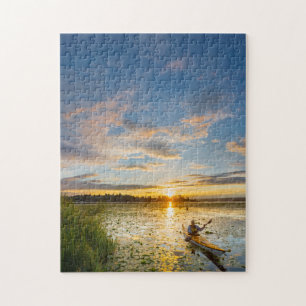 Mannelijke kayaker zee kayak op stilstaand water legpuzzel