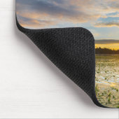 Mannelijke kayaker zee kayak op stilstaand water muismat (Hoek)