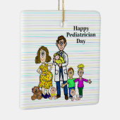 Mannelijke kinderarts met kerstversiering voor kin keramisch ornament (Rechts)