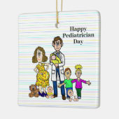 Mannelijke kinderarts met kerstversiering voor kin keramisch ornament (Links)