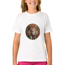 Mannelijke leeuw gekleed in rastafariaanse outfit