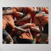 Mannelijke rugbyspelers in scrum, uitzicht aan de  poster (Voorkant)