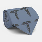 Mannelijke verpleegsters Afstuderen een blauw medi Stropdas (Opgerold)