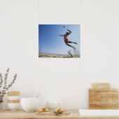 Mannelijke volleybalspeler springt naar een piek poster (Keuken)